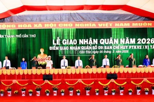 Ủy viên Bộ Chính trị Trần Đức Thắng dự lễ giao, nhận quân năm 2026 tại thành phố Cần Thơ