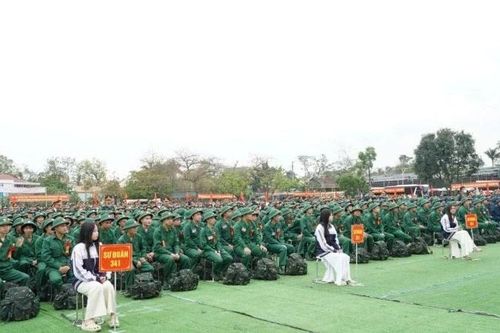 Thanh niên Nghệ An nô nức lên đường nhập ngũ