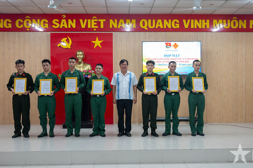 Việc quân dọc bờ kênh Vĩnh Tế
