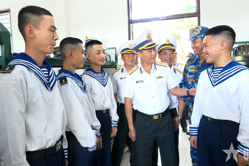 Tư lệnh Vùng 4 Hải quân kiểm tra công tác tiếp nhận và huấn luyện chiến sĩ mới
