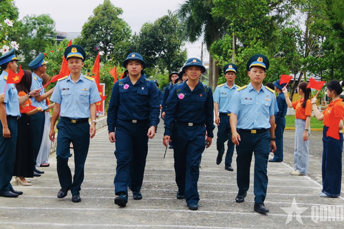 Sư đoàn Phòng không 375 hoàn thành công tác tiếp nhận chiến sĩ mới