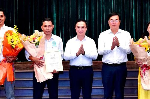 TPHCM trao 17 giải báo chí viết về Nghị quyết 57