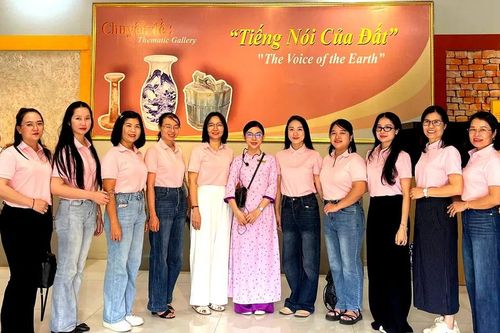 Nhiều đoàn khách tham quan Bảo tàng Phụ nữ Nam Bộ dịp 8-3
