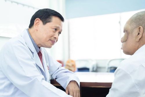8 chuyên khoa hợp lực điều trị ca bệnh ung thư hốc mũi nặng
