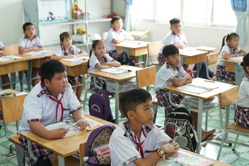 Phụ huynh gồng mình chi cả trăm triệu, cuộc đua 'tiền tiểu học' bao giờ mới chấm dứt?