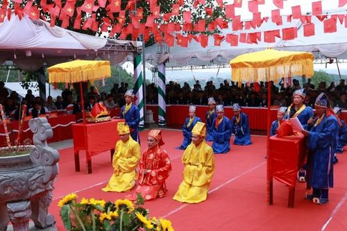 Bắc Ninh: Dòng người trẩy hội Đền Thần Nông