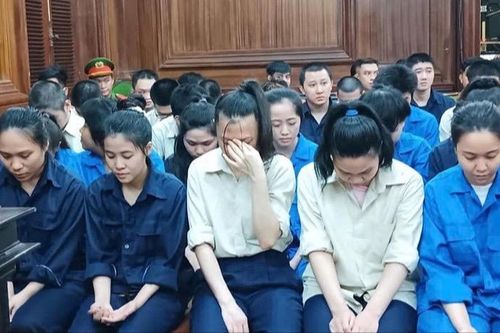 Án tù với 31 đối tượng lừa tiền hàng trăm chủ thẻ tín dụng