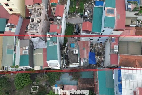 Hà Nội: Hy hữu 14 hộ dân có nhà, đất 'đè' lên một nửa phần đất của nhà bên cạnh