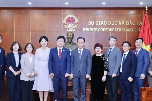 Quyền Bộ trưởng Bộ GD&ĐT Hoàng Minh Sơn: Đề nghị đại học Hàn Quốc mở phân hiệu tại Việt Nam