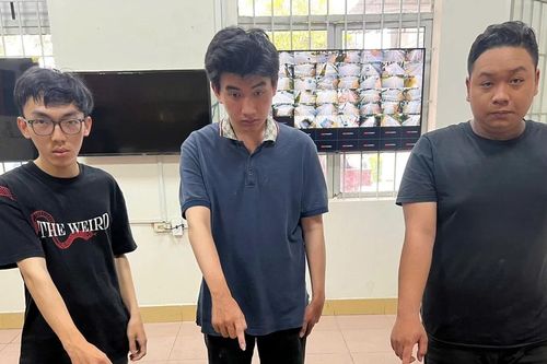 Giả danh công an cưỡng đoạt tài sản người đi đường