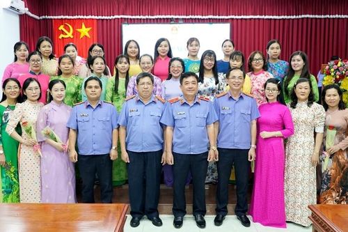Nữ công chức, người lao động Văn phòng VKSND TP Cần Thơ phát huy phẩm chất 'Giỏi việc nước, đảm việc nhà'