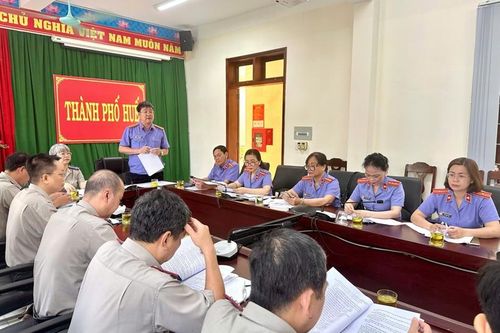 VKSND TP Huế trực tiếp kiểm sát công tác thi hành án dân sự