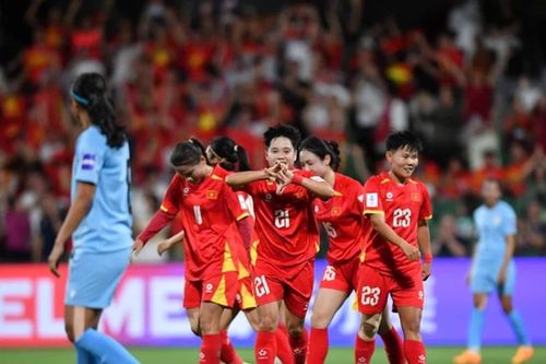 Cố tình dùng cầu thủ nhập tịch, Malaysia bị cảnh báo 'phải chịu trách nhiệm';MU lại thua dù chơi hơn người