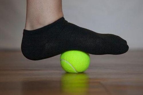Vì sao bóng tennis lại được ví là thuốc giảm đau tự nhiên?