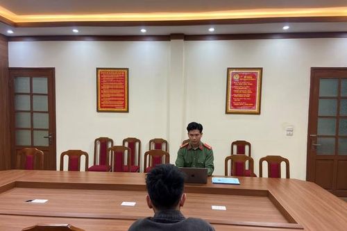 Nam thanh niên bị phạt 15 triệu đồng vì không thông báo website bán hàng
