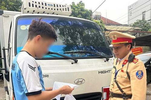 Xử lý tài xế sử dụng giấy chấp thuận vào phố giả, mua qua mạng