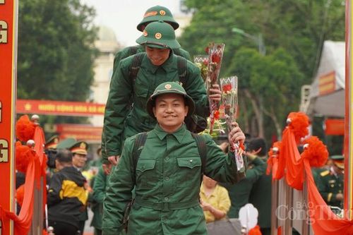 Lên đường khi Tổ quốc gọi tên