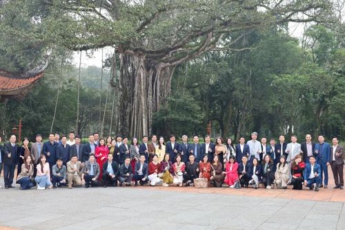 Hiệp hội Doanh nghiệp tỉnh dâng hương tại các di tích trọng điểm và gặp gỡ, giao lưu doanh nhân, doanh nghiệp