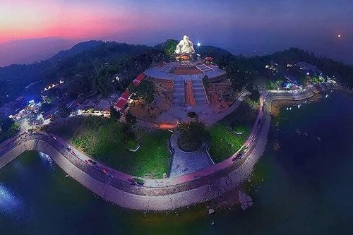 Tiếng thơ trên núi Cấm