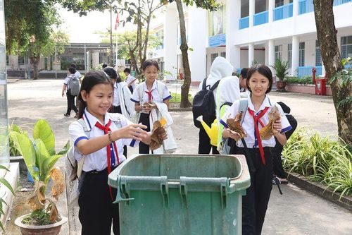 Thắp sáng tri thức cho học sinh xã đảo