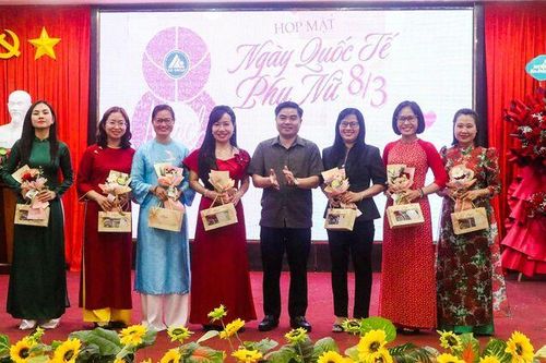 Họp mặt kỷ niệm Ngày Quốc tế Phụ nữ