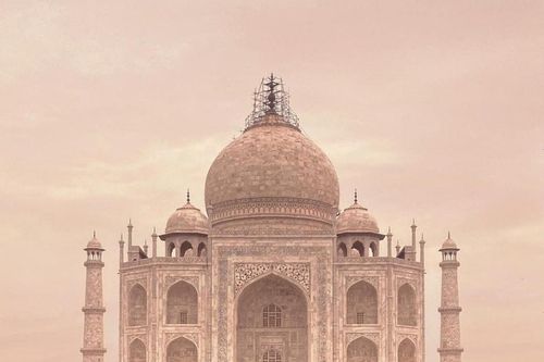 Thế giới qua lăng kính thực tế: Từ tháp Eiffel đến Taj Mahal và những góc khuất ít người biết