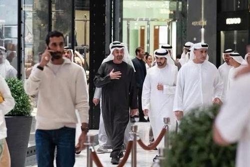 UAE: Tổng thống trực tiếp thăm du khách, chi trả toàn bộ chi phí cho 20.200 người mắc kẹt