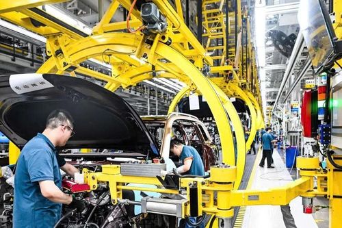 Trung Quốc hạ mục tiêu tăng trưởng năm 2026