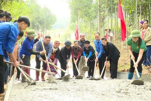 Phát huy vai trò chủ thể của người dân trong làm đường giao thông nông thôn