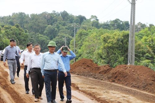 Lãnh đạo UBND tỉnh Lâm Đồng kiểm tra đường kết nối Quốc lộ 14 với Tỉnh lộ 681
