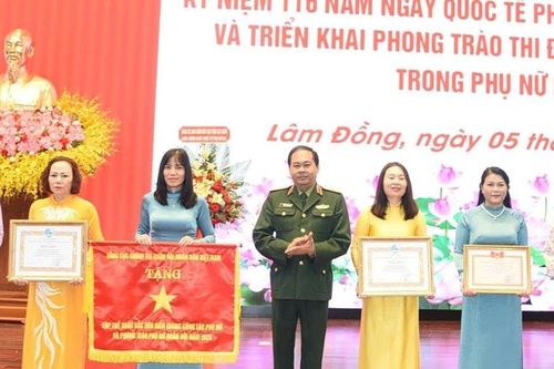 Phụ nữ Học viện Lục quân phát động phong trào thi đua