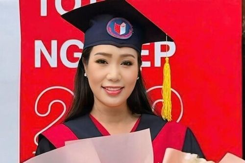 NSND Trịnh Kim Chi học Tiến sĩ ở tuổi 55 và sự lăn xả nghề nghiệp của NSƯT Hạnh Thúy