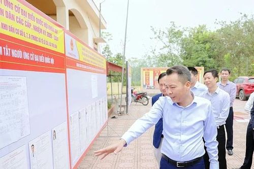 Phó Chủ tịch Thường trực HĐND tỉnh Nguyễn Trung Kiên kiểm tra công tác chuẩn bị bầu cử tại xã Thọ Văn