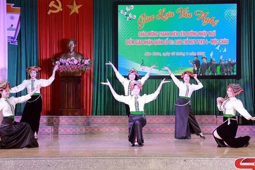 Giao lưu văn nghệ chào mừng thanh niên lên đường nhập ngũ