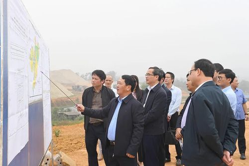 Đồng chí Bí thư Tỉnh ủy Hầu A Lềnh kiểm tra tình hình thực hiện các dự án trên địa bàn tỉnh