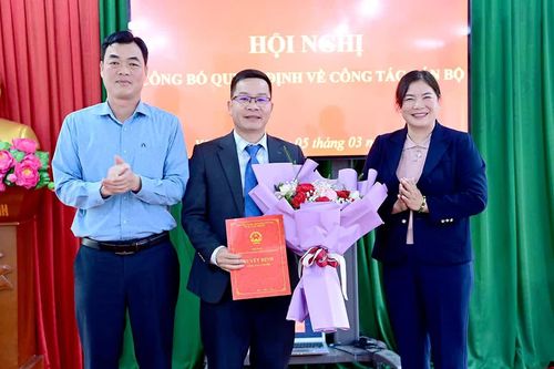 Công bố quyết định về công tác cán bộ