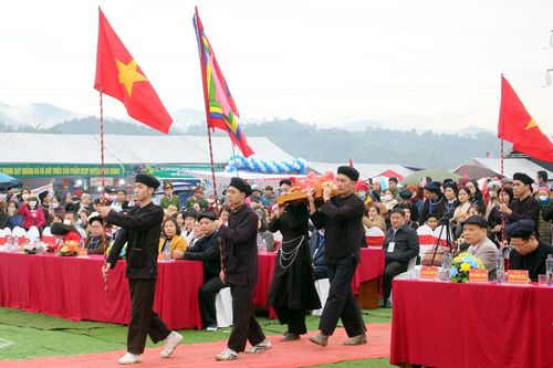 Nét riêng của hội xuân đất Phủ
