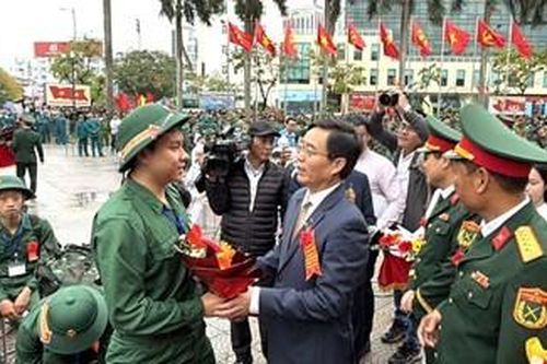 Thanh niên Cố đô Huế hăng hái lên đường bảo vệ Tổ quốc