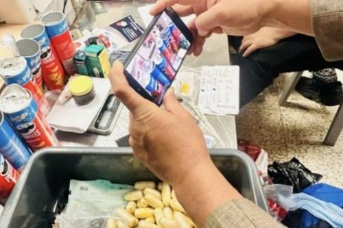 3,6 kg cocain giấu trong hộp bim bim bị phát hiện, bắt giữ tại sân bay Nội Bài