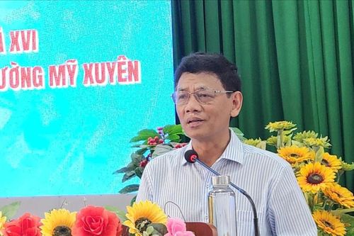 Chủ tịch Hội đồng Dân tộc Lâm Văn Mẫn tiếp xúc cử tri tại đơn vị bầu cử số 6, TP. Cần Thơ