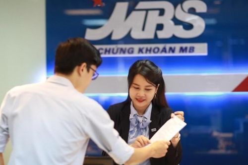 Kỳ vọng VN-Index lên 2.300 điểm, MBS đặt mục tiêu 'xô đổ' kỷ lục