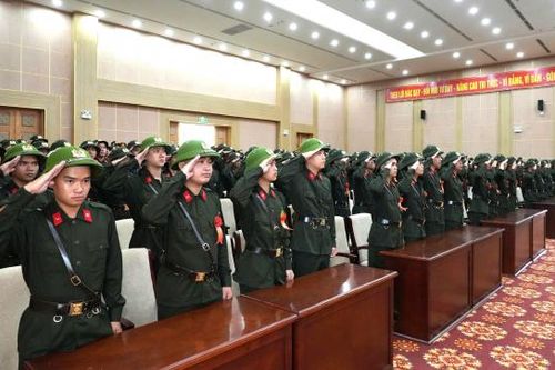 Công an TP Huế tổ chức Lễ giao, nhận quân và phong cấp bậc hàm cho chiến sĩ mới nhập ngũ