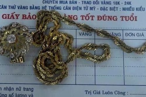 Người phụ nữ bị tên cướp theo dõi đến đoạn đường vắng rồi giật dây chuyền vàng