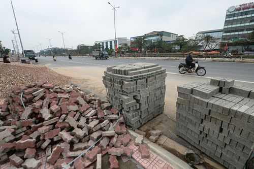 Mở rộng QL1A ở Hà Nội: Thông xe 1 tháng, vỉa hè, giải phân cách chưa hoàn thiện