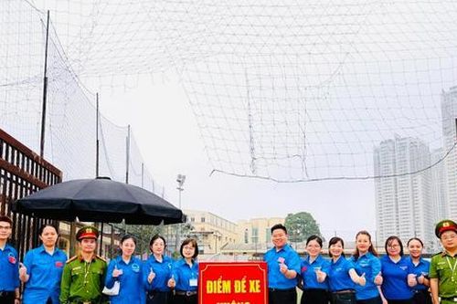 Công an phường Hà Đông triển khai điểm để xe miễn phí phục vụ lễ hội Bia Bà