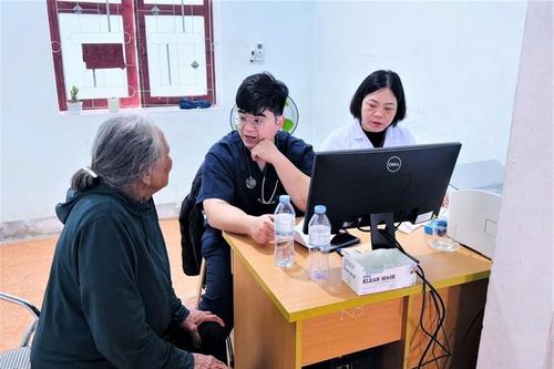 Tăng cường bác sĩ tuyến Trung ương hỗ trợ y tế Hà Tĩnh