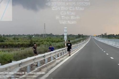 Nguy cơ tai nạn trên cao tốc Hậu Giang - Cà Mau khi vừa thi công vừa khai thác