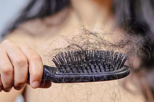 Rụng tóc như thế nào mới đáng lo ?