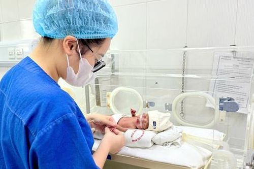Nuôi dưỡng thành công bé gái sinh non 28 tuần, nặng 900gram tại Bắc Ninh