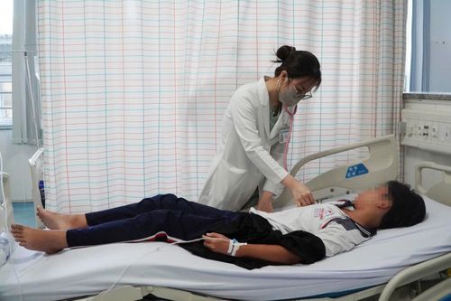 Vụ ngộ độc bánh mì vỉa hè ở TP.HCM: Số ca nhập viện lên 94